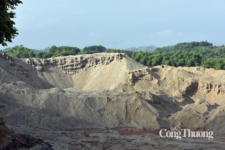 Để ngăn chặn khai thác khoáng sản trái phép, tỉnh Yên Bái đã ban hành nhiều chính sách... Tuy nhiên, thực tế vẫn rơi vào tình trạng “trên bảo dưới khô