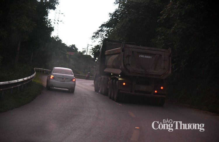 Để ngăn chặn khai thác khoáng sản trái phép, tỉnh Yên Bái đã ban hành nhiều chính sách... Tuy nhiên, thực tế vẫn rơi vào tình trạng “trên bảo dưới khô