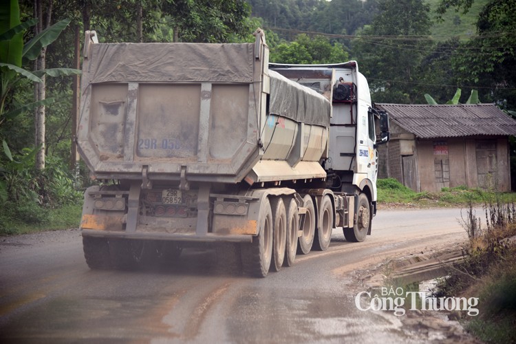 Để ngăn chặn khai thác khoáng sản trái phép, tỉnh Yên Bái đã ban hành nhiều chính sách... Tuy nhiên, thực tế vẫn rơi vào tình trạng “trên bảo dưới khô