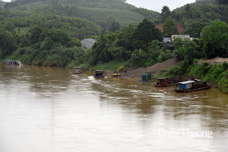 Để ngăn chặn khai thác khoáng sản trái phép, tỉnh Yên Bái đã ban hành nhiều chính sách... Tuy nhiên, thực tế vẫn rơi vào tình trạng “trên bảo dưới khô
