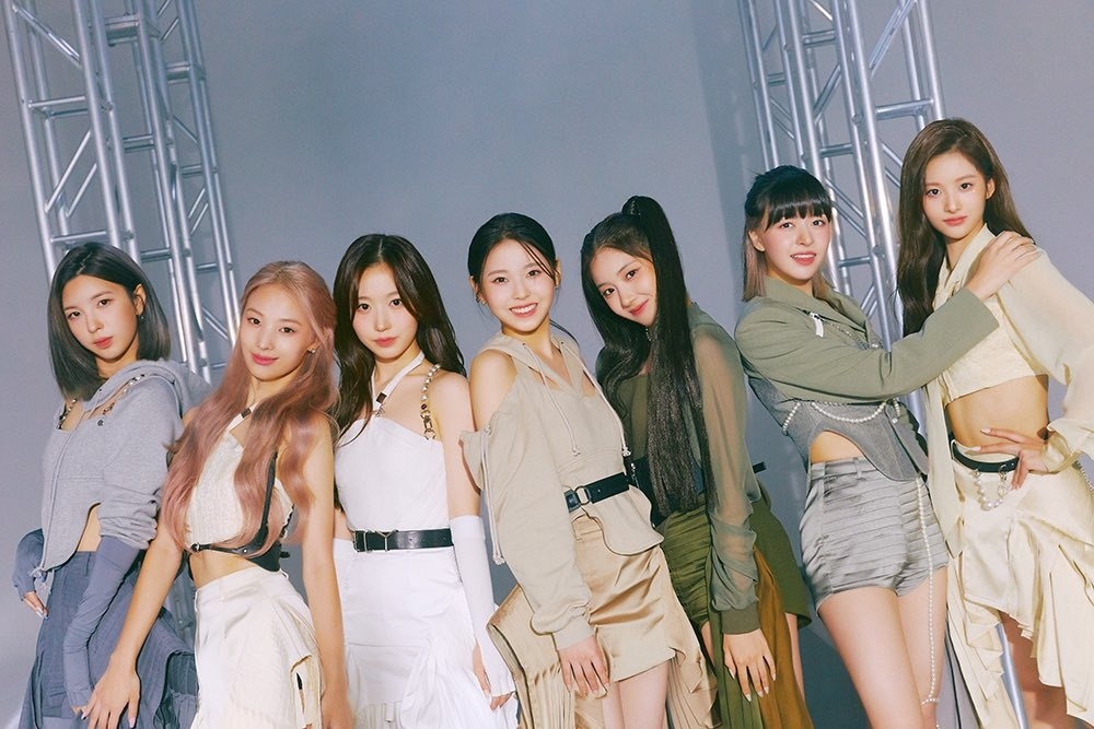 Sao Hàn hôm nay 27/7: IU chính thức quay trở lại đường đua K-pop