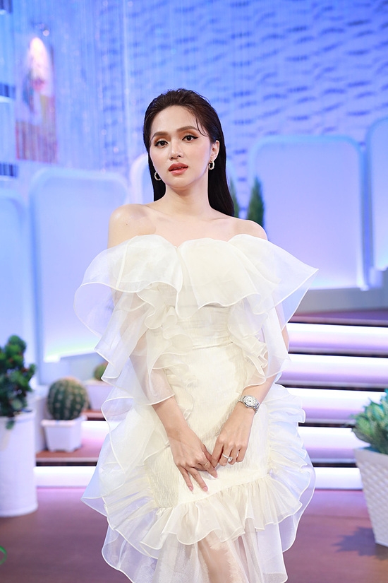 Ekip Hương Giang bất ngờ tung poster về show hẹn hò mang tên Parallel World - Thế Giới Song Song