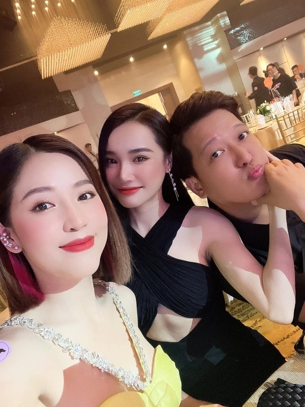 Sao Việt hôm nay 28/7: Bà xã Hồng Đăng sụt cân nghiêm trọng, tình trạng sức khỏe đáng lo ngại sau scandal của chồng Sao Việt hôm nay 28/7: Bà xã Hồng Đăng sụt cân nghiêm trọng, tình trạng sức khỏe đáng lo ngại sau scandal của chồng