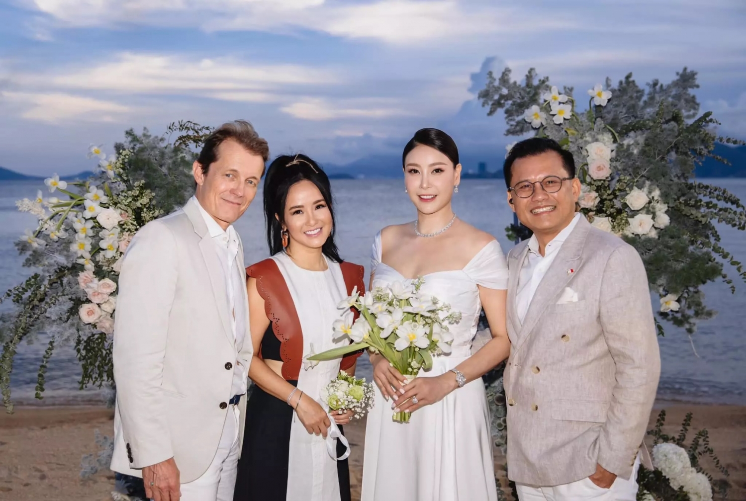 Sao Việt hôm nay 28/7: Bà xã Hồng Đăng sụt cân nghiêm trọng, tình trạng sức khỏe đáng lo ngại sau scandal của chồng Sao Việt hôm nay 28/7: Bà xã Hồng Đăng sụt cân nghiêm trọng, tình trạng sức khỏe đáng lo ngại sau scandal của chồng