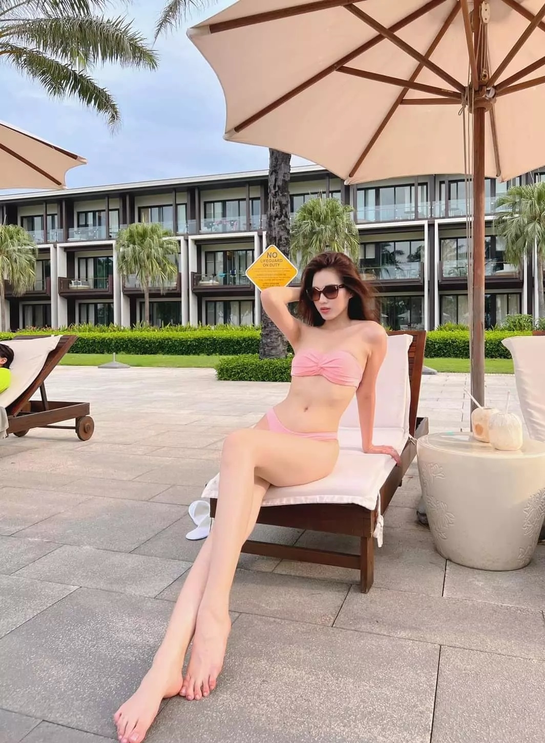 Sao Việt hôm nay 30/7: Chi Pu gây sốc với màn cosplay nhân vật Golden Women