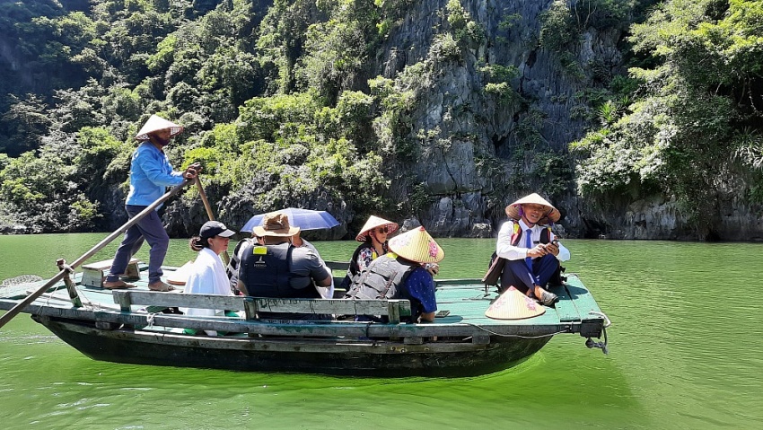 Khám phá vịnh Lan Hạ trên du thuyền Jadesails Khám phá vịnh Lan Hạ trên du thuyền Jadesails