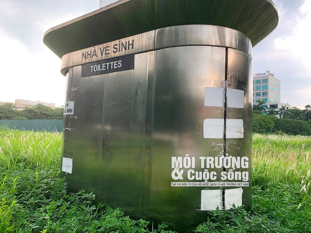 Hà Nội: Rác thải “bủa vây” Công viên hồ điều hòa Mai Dịch Hà Nội: Rác thải “bủa vây” Công viên hồ điều hòa Mai Dịch