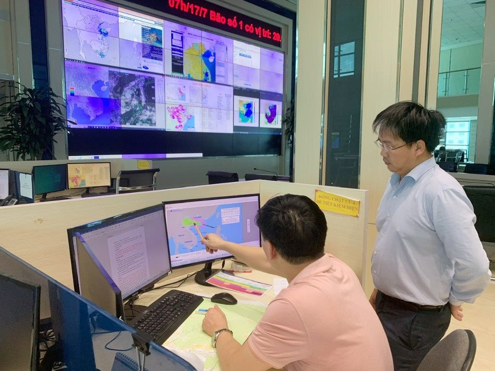 Bão số 1 lúc 13h ngày 17/7: Bắc vịnh Bắc Bộ gió mạnh, biển động dữ dội Bão số 1 lúc 13h ngày 17/7: Bắc vịnh Bắc Bộ gió mạnh, biển động dữ dội