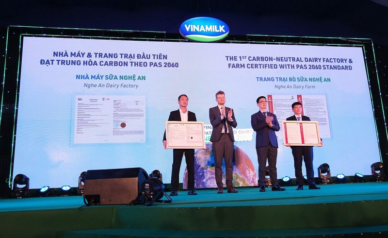 Để có các mô hình” Trang trại sinh thái”, “ Trung hòa carbon”, Vinamilk đã chuẩn bị như thế nào? Để có các mô hình” Trang trại sinh thái”, “ Trung hòa carbon”, Vinamilk đã chuẩn bị như thế nào?