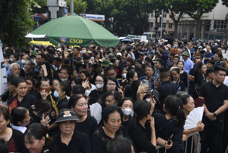 Hàng vạn người dân Hà Nội và TP. HCM xếp hàng viếng Tổng Bí thư Nguyễn Phú Trọng