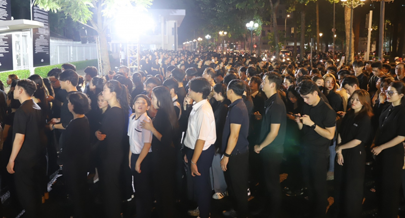 Hàng vạn người dân Hà Nội và TP. HCM xếp hàng viếng Tổng Bí thư Nguyễn Phú Trọng