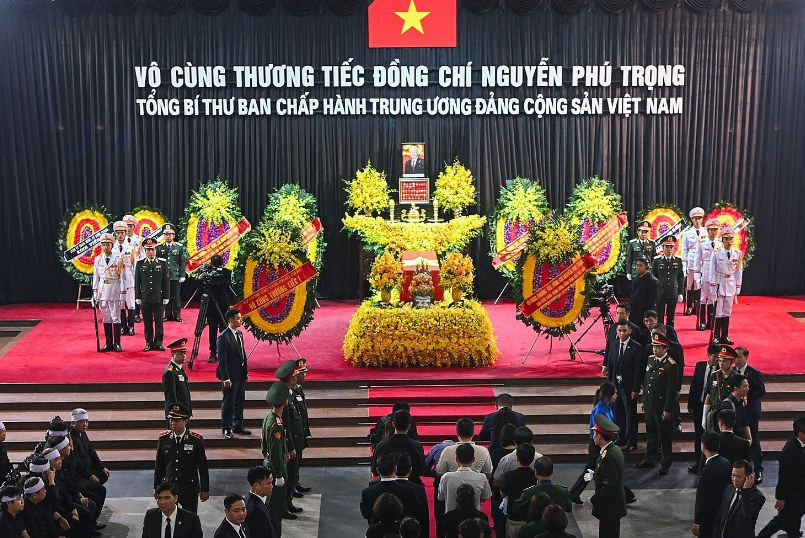 Hàng vạn người dân Hà Nội và TP. HCM xếp hàng viếng Tổng Bí thư Nguyễn Phú Trọng