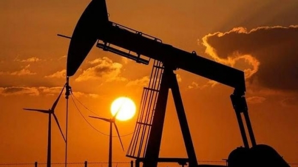 Đầu tư toàn cầu vào thăm dò dầu khí giảm lần đầu tiên trong 5 năm qua