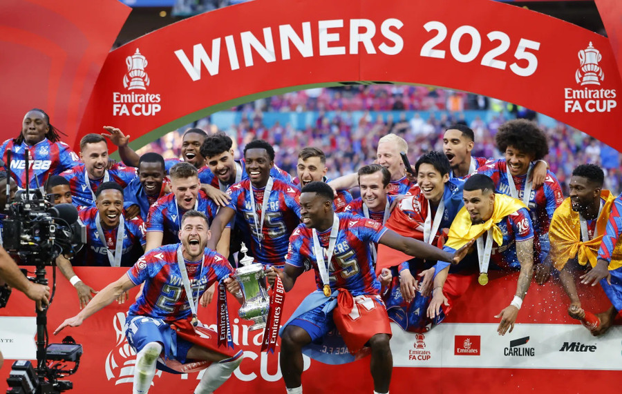 Nhà vô địch Cup FA nhận cú sốc lớn Nhà vô địch Cup FA nhận cú sốc lớn