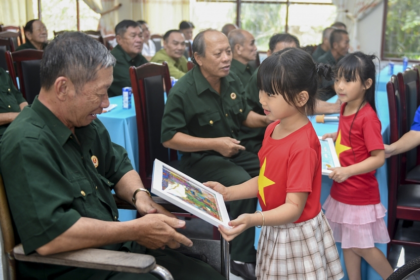 Vinamilk “ Viết tiếp câu chuyện hòa bình” bằng tranh và hành động