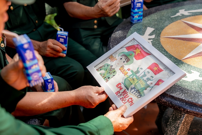 Vinamilk “ Viết tiếp câu chuyện hòa bình” bằng tranh và hành động