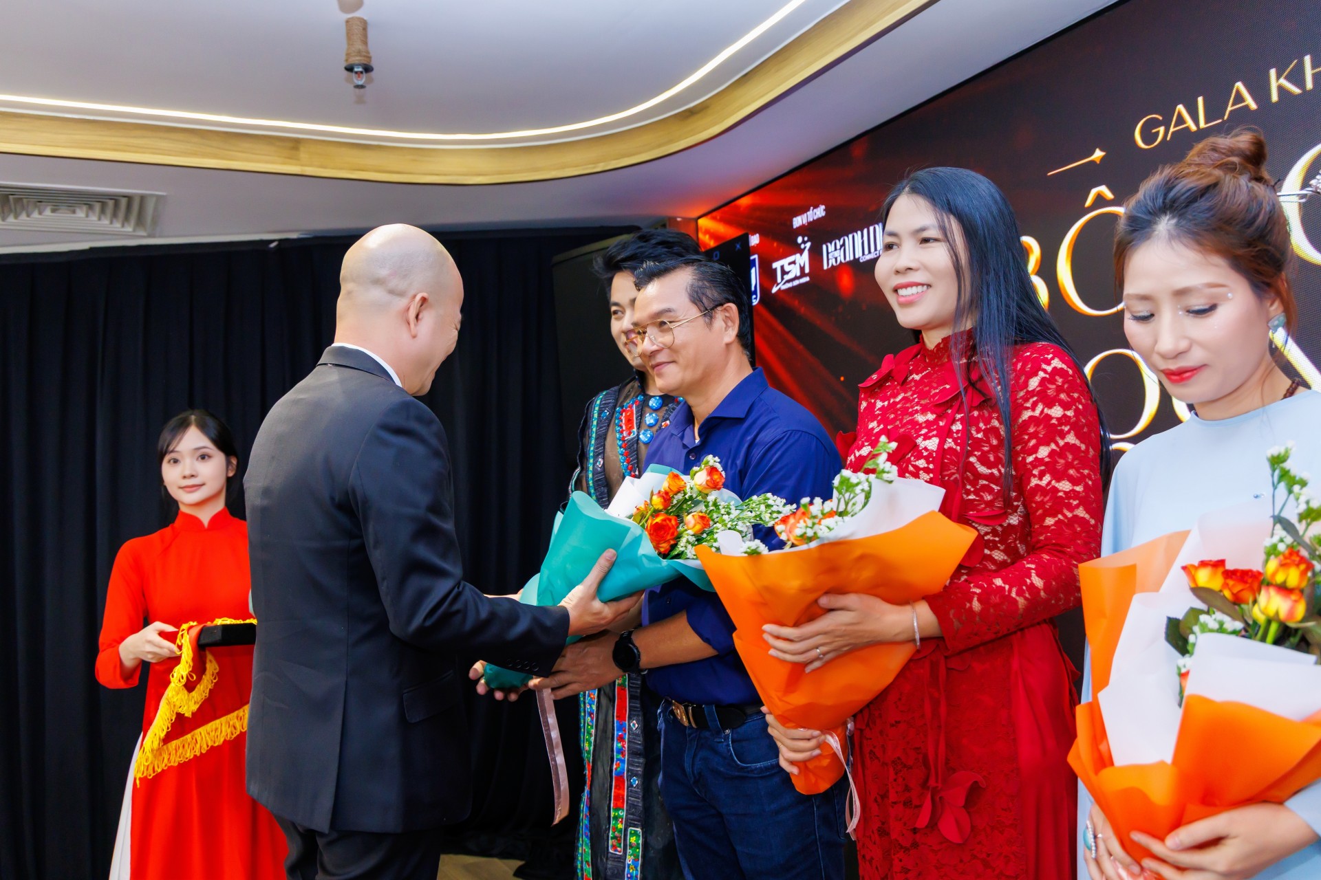 Trường Sơn Media bổ nhiệm Tổng Giám đốc mới, chính thức khởi động hành trình 10 năm “Bông hồng Quyền lực 2026” Trường Sơn Media bổ nhiệm Tổng Giám đốc mới, chính thức khởi động hành trình 10 năm “Bông hồng Quyền lực 2026”