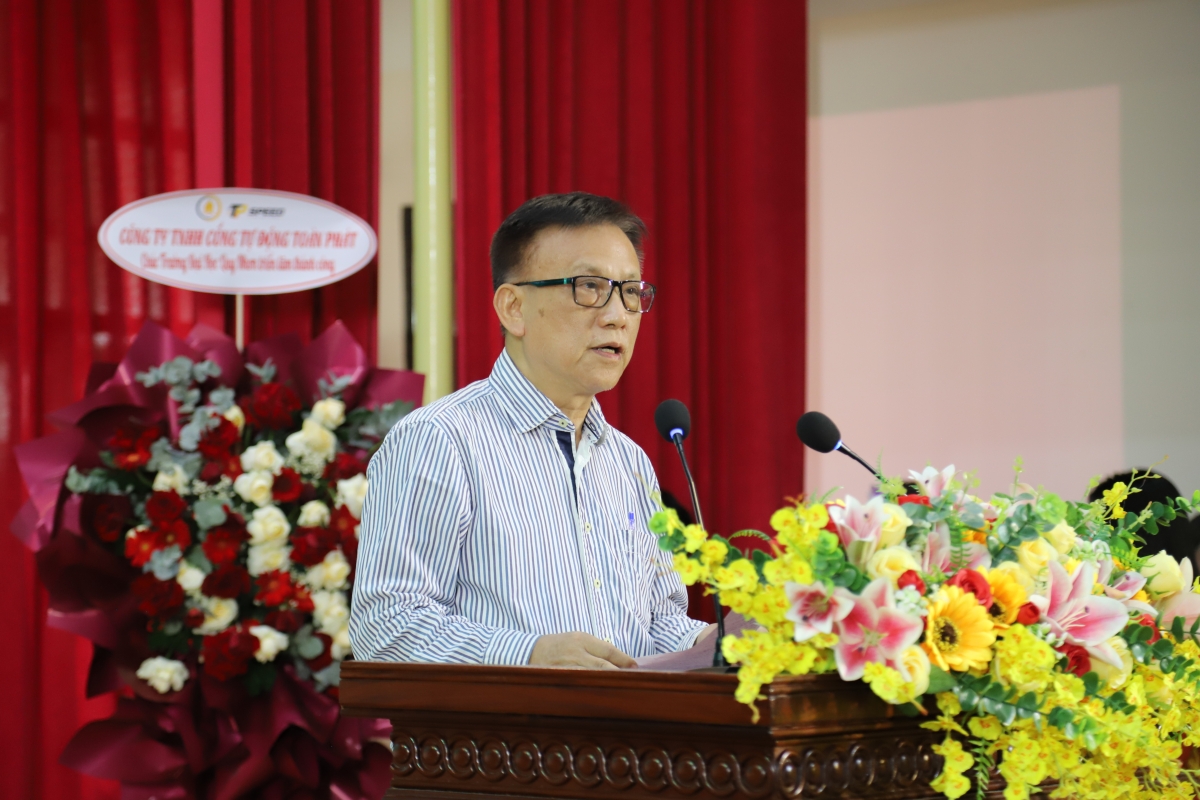 PGS.TS. Thái Quang Vinh - Trưởng Ban chương trình VCCA 2026 báo cáo kết quả đạt được sau 2 ngày trình bày tại các tiểu ban của Hội nghị. Ảnh Nart Thái PGS.TS. Thái Quang Vinh - Trưởng Ban chương trình VCCA 2026 báo cáo kết quả đạt được sau 2 ngày trình bày tại các tiểu ban của Hội nghị. Ảnh Nart Thái
