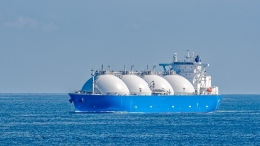 Xuất khẩu LNG qua eo biển Hormuz gần như tê liệt, giá khí đốt leo thang