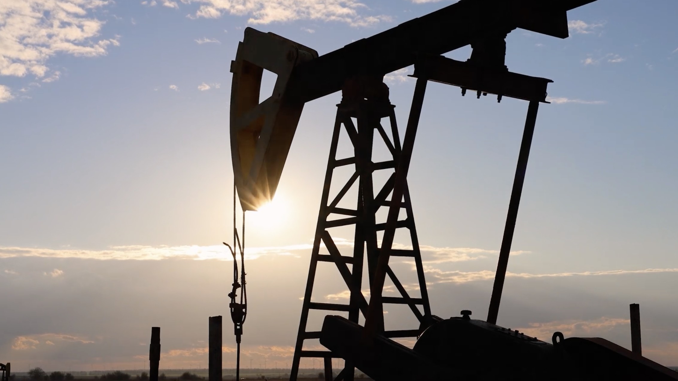 Giá xăng dầu hôm nay 22/7: Dầu Brent vượt 91 USD/thùng, lên cao nhất trong 5 tuần