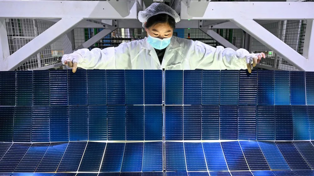 Trung Quốc tái cấu trúc ngành pin lithium và năng lượng mặt trời