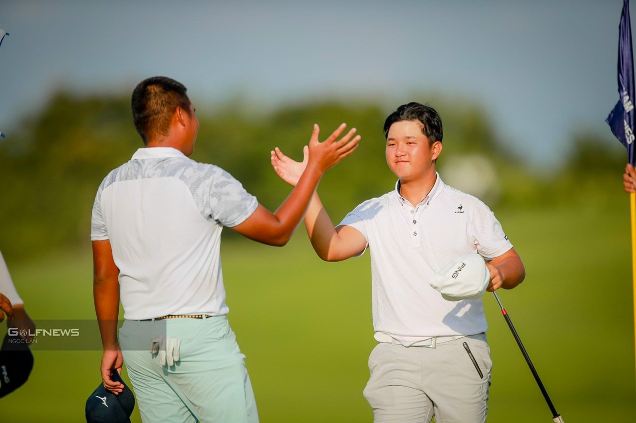 Golfer 15 tuổi Nguyễn Anh Minh vô địch Giải golf trẻ quốc gia mở rộng - Cup T99 Golfer 15 tuổi Nguyễn Anh Minh vô địch Giải golf trẻ quốc gia mở rộng - Cup T99