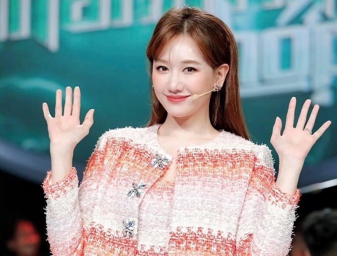 Sao Việt hôm nay 3/8: Hương Giang diện đồ cắt xẻ táo bạo ở trời Tây Sao Việt hôm nay 3/8: Hương Giang diện đồ cắt xẻ táo bạo ở trời Tây