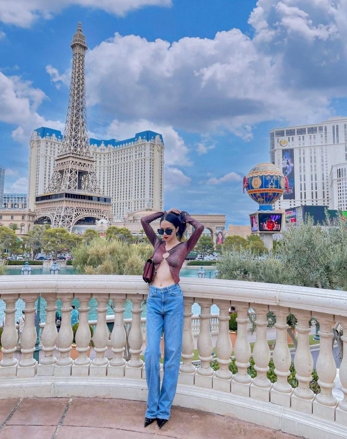 Sao Việt hôm nay 3/8: Hương Giang diện đồ cắt xẻ táo bạo ở trời Tây Sao Việt hôm nay 3/8: Hương Giang diện đồ cắt xẻ táo bạo ở trời Tây