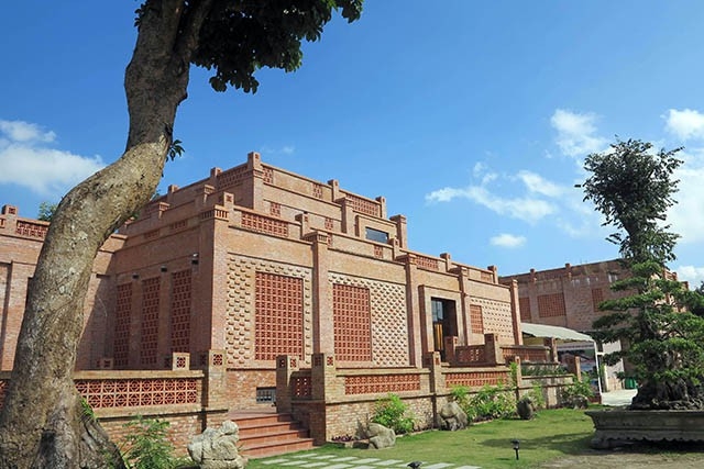 Tin bất động sản ngày 5/8: Yêu cầu tháo dỡ công trình vi phạm tại dự án Trung tâm Phát huy giá trị di sản văn hóa đa năng Quảng Ngãi Tin bất động sản ngày 5/8: Yêu cầu tháo dỡ công trình vi phạm tại dự án Trung tâm Phát huy giá trị di sản văn hóa đa năng Quảng Ngãi