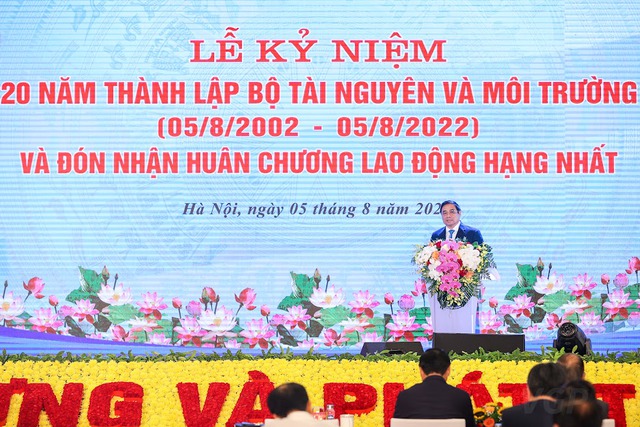 Khơi thông, giải phóng tối đa các nguồn lực tài nguyên, kiên quyết, kiên trì không hy sinh môi trường để chạy theo tăng trưởng đơn thuần* Khơi thông, giải phóng tối đa các nguồn lực tài nguyên, kiên quyết, kiên trì không hy sinh môi trường để chạy theo tăng trưởng đơn thuần*