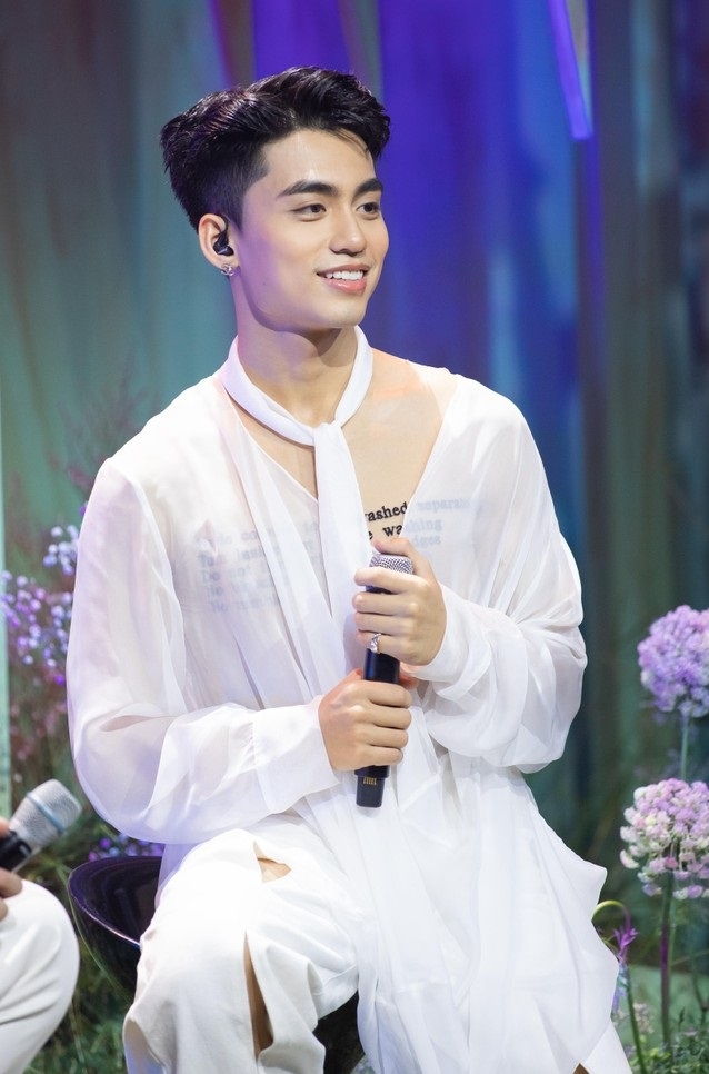 Sao Việt hôm nay 8/8: Em trai Sơn Tùng M-TP chính thức debut làm ca sĩ, ra mắt MV đầu tay ấn tượng Sao Việt hôm nay 8/8: Em trai Sơn Tùng M-TP chính thức debut làm ca sĩ, ra mắt MV đầu tay ấn tượng