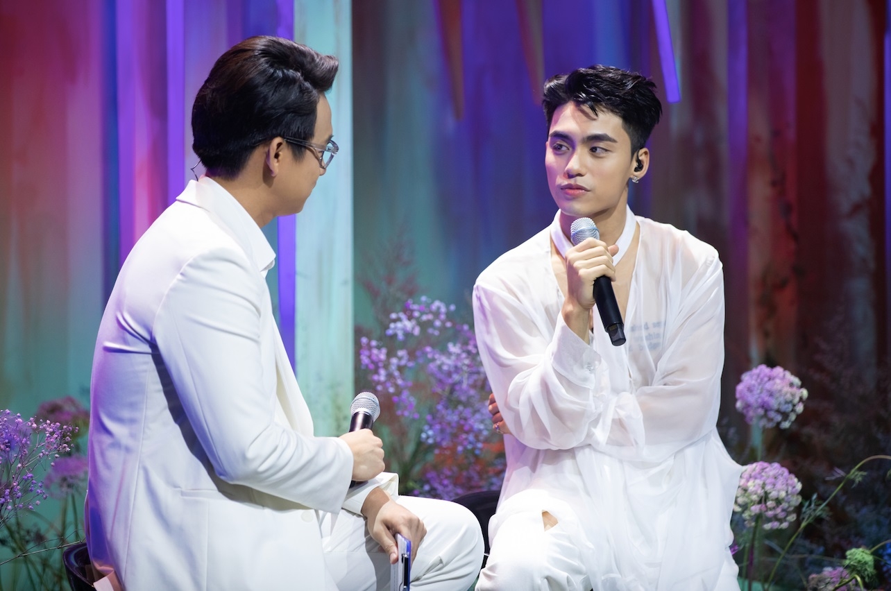 Sao Việt hôm nay 8/8: Em trai Sơn Tùng M-TP chính thức debut làm ca sĩ, ra mắt MV đầu tay ấn tượng Sao Việt hôm nay 8/8: Em trai Sơn Tùng M-TP chính thức debut làm ca sĩ, ra mắt MV đầu tay ấn tượng