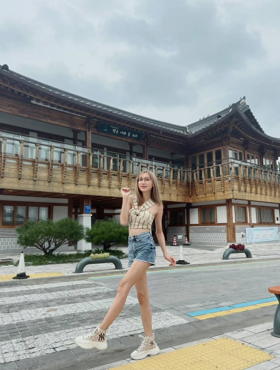 Sao Việt hôm nay 9/8: Chi Pu khoe nhan sắc "không góc chết"