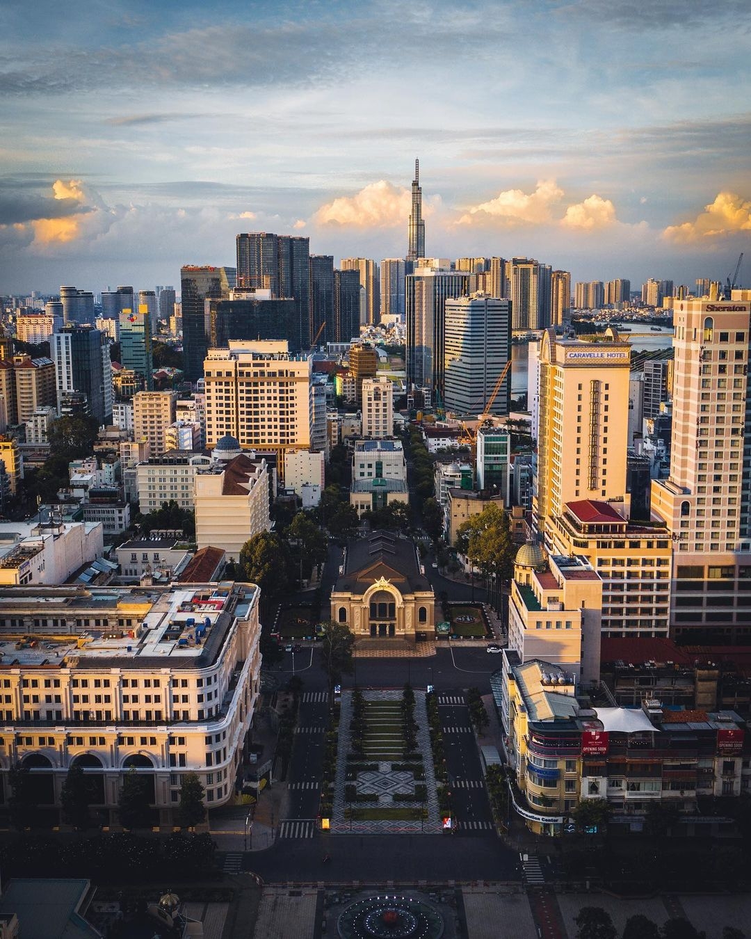 Những góc ảnh lung linh của Sài Gòn hoa lệ