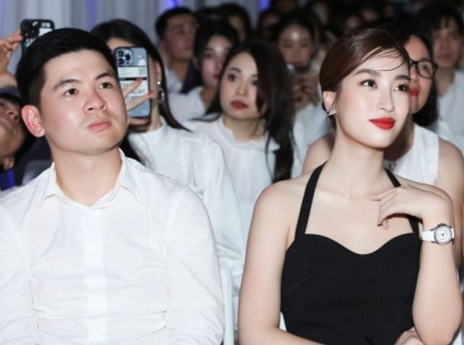 Sao Việt hôm nay 10/8: Hoa hậu Đỗ Mỹ Linh công khai xuất hiện bên gia đình nhà chồng tương lai