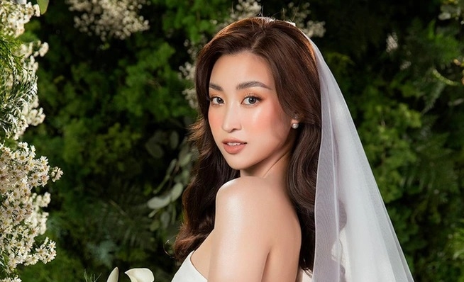 Sao Việt hôm nay 10/8: Hoa hậu Đỗ Mỹ Linh công khai xuất hiện bên gia đình nhà chồng tương lai