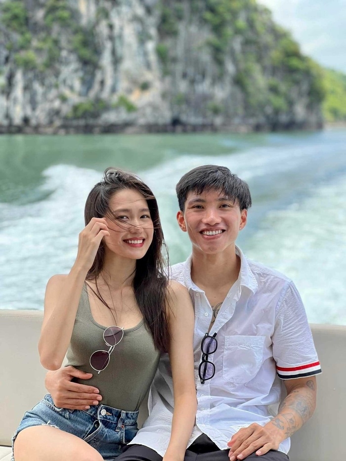 Sao Việt hôm nay 16/8: Đoàn Văn Hậu công khai bạn gái