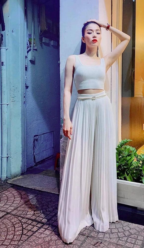 Sao Việt hôm nay 18/8: Hoa hậu Thùy Tiên khoe sắc với tóc mái cực lạ Sao Việt hôm nay 18/8: Hoa hậu Thùy Tiên khoe sắc với tóc mái cực lạ