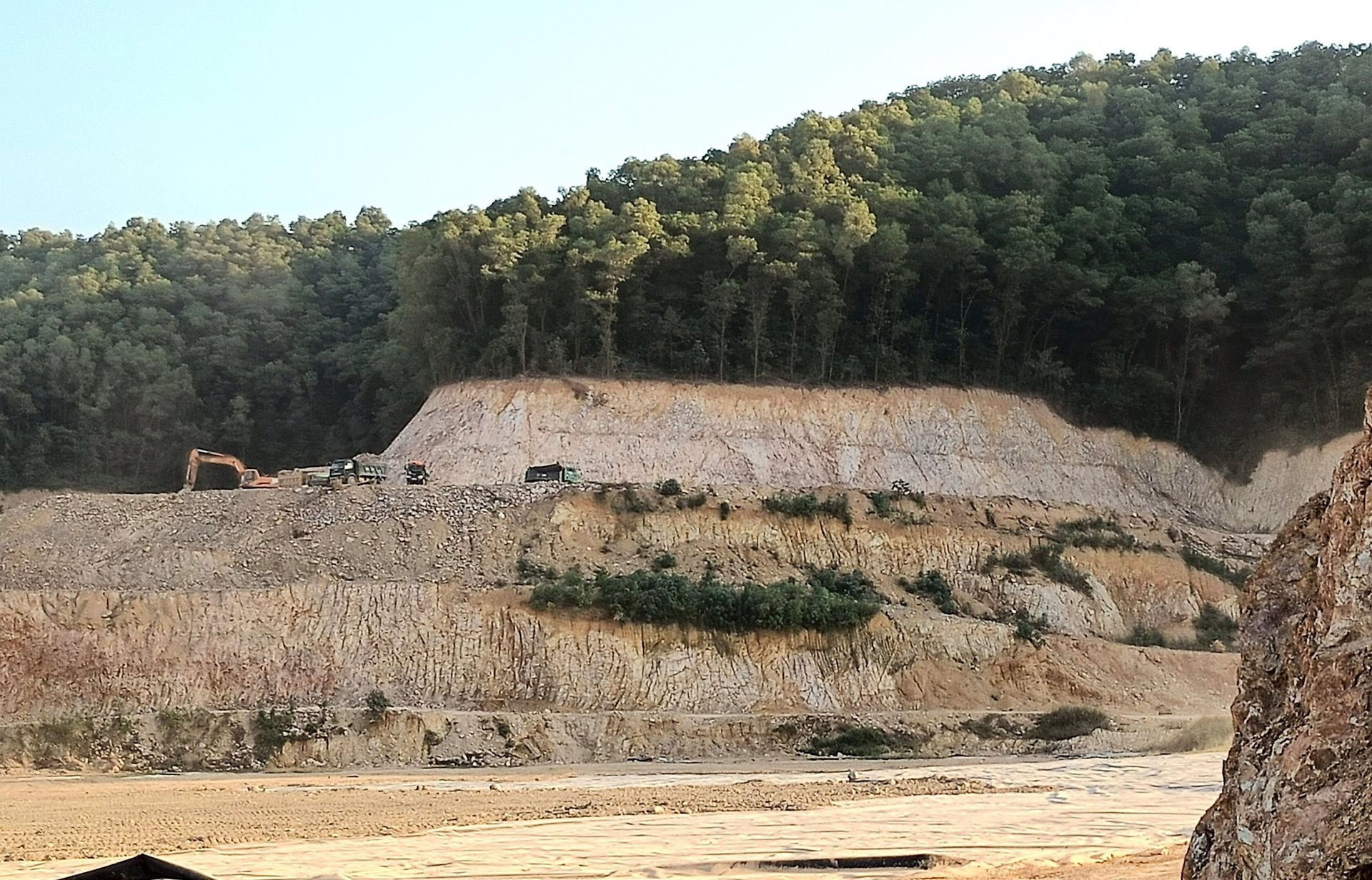 Hải Dương: Tăng cường kiểm tra, ngăn chặn, xử lý khai thác khoáng sản trái phép dịp nghỉ lễ 2/9