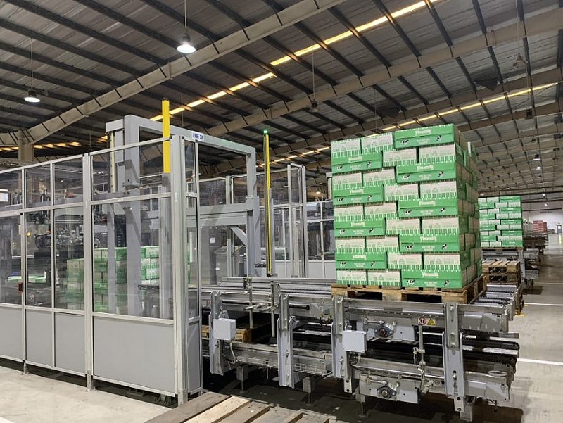 Lộ diện các sản phẩm “ thay áo mới ” đầu tiên của Vinamilk trên dây chuyền. Lộ diện các sản phẩm “ thay áo mới ” đầu tiên của Vinamilk trên dây chuyền.