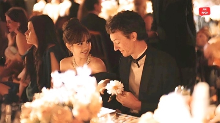 Ngoại hình con trai tỷ phú đang yêu Lisa (BLACKPINK) Lisa và Frédéric Arnault trong sự kiện hồi tháng 5 tại Italy. Hai người hiện im lặng trước thông tin hẹn hò. Công ty quản lý của nữ ca sĩ cũng không phản hồi tin thành viên BlackPink có bạn trai.