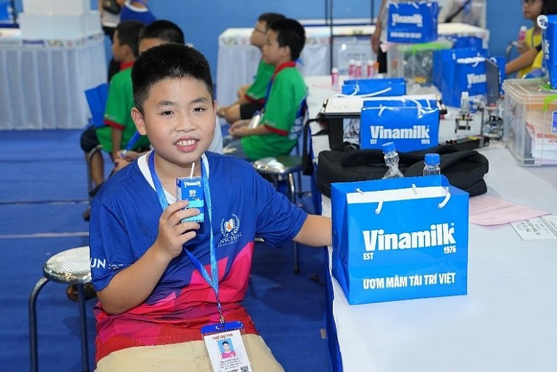 Vinamilk tiếp sức ‘chiến binh nhí’ trên sân chơi Robotacon WRO 2023 Vinamilk tiếp sức ‘chiến binh nhí’ trên sân chơi Robotacon WRO 2023