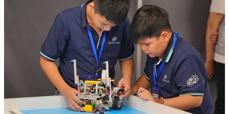 Vinamilk tiếp sức ‘chiến binh nhí’ trên sân chơi Robotacon WRO 2023 Vinamilk tiếp sức ‘chiến binh nhí’ trên sân chơi Robotacon WRO 2023