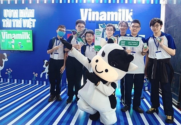 Vinamilk tiếp sức ‘chiến binh nhí’ trên sân chơi Robotacon WRO 2023 Vinamilk tiếp sức ‘chiến binh nhí’ trên sân chơi Robotacon WRO 2023