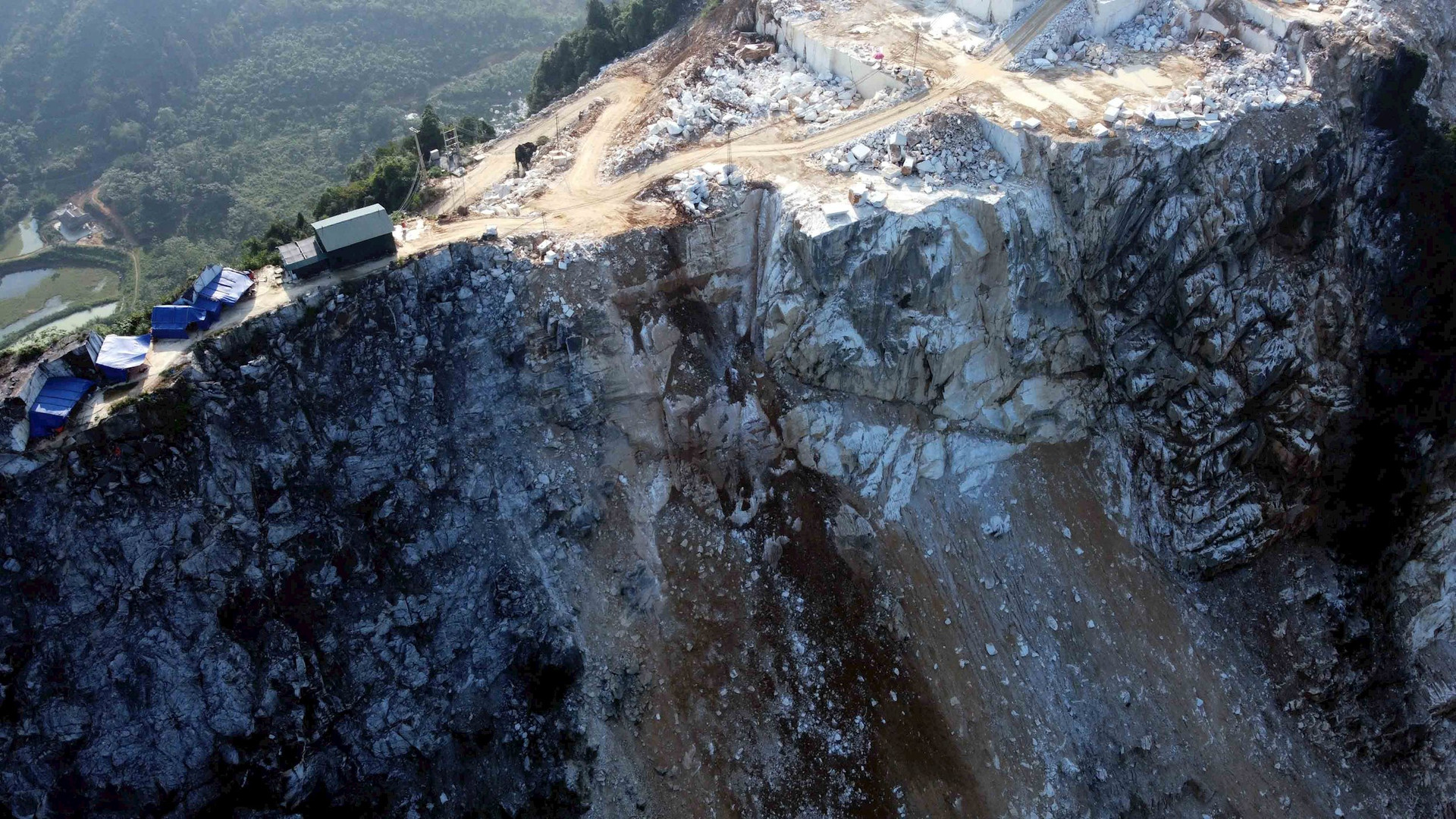 Mỏ đá Bản Nghè ở Yên Bái khiến dân bất an: Công ty Hùng Đại Sơn bị phạt 240 triệu đồng