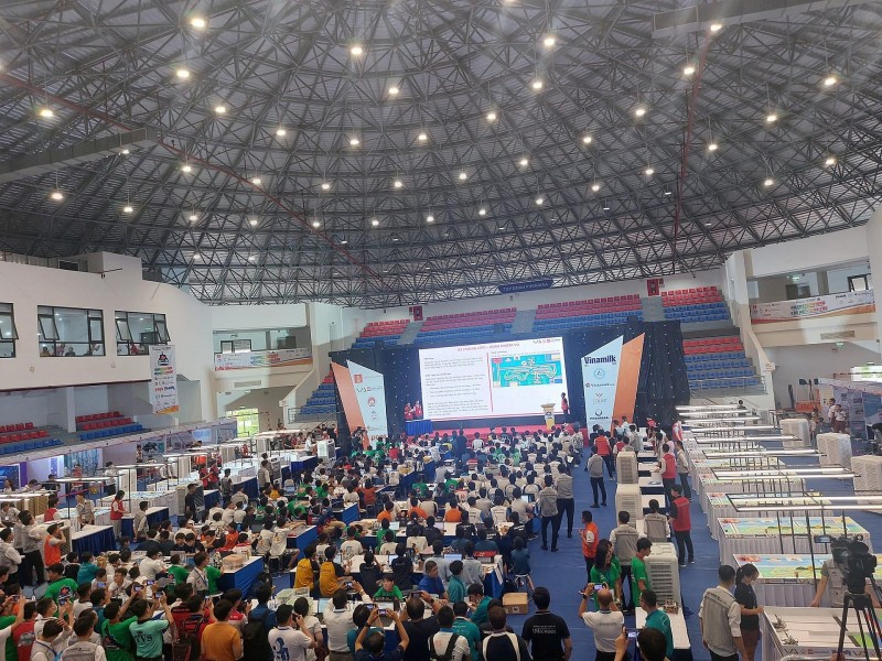 Vinamilk tiếp sức nhà vô địch nhí bứt phá tại Robotacon WRO 2023 Vinamilk tiếp sức nhà vô địch nhí bứt phá tại Robotacon WRO 2023