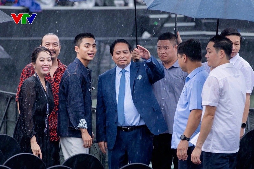 V Fest - Thanh xuân rực rỡ: Đêm nhạc quy tụ dàn sao trẻ hàng đầu showbiz Việt V Fest - Thanh xuân rực rỡ: Đêm nhạc quy tụ dàn sao trẻ hàng đầu showbiz Việt