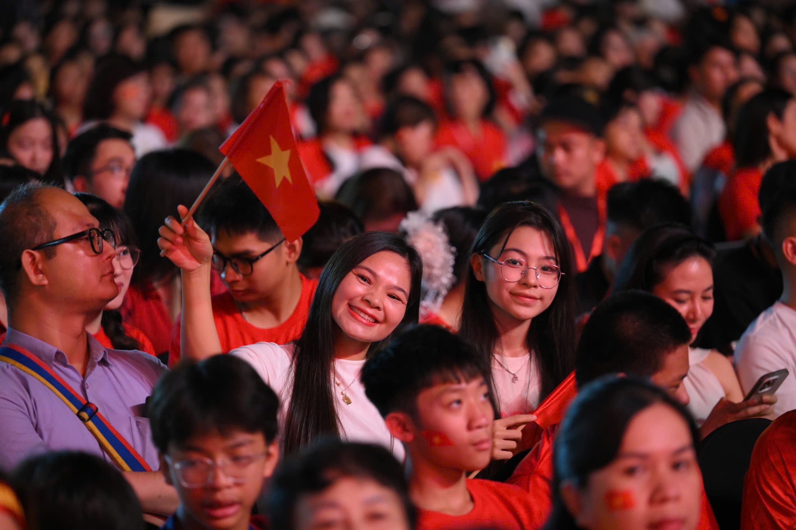 30.000 khán giả đổ về Quảng trường Mỹ Đình xem concert 30.000 khán giả đổ về Quảng trường Mỹ Đình xem concert