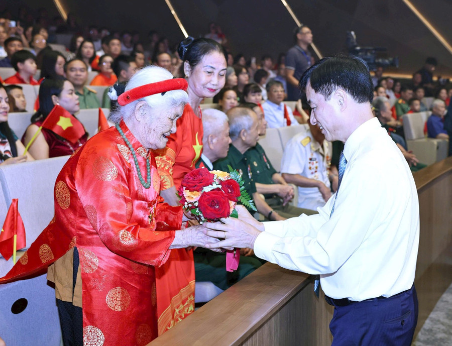 "Sao Độc lập" tôn vinh giá trị văn hóa, lịch sử cao đẹp của dân tộc "Sao Độc lập" tôn vinh giá trị văn hóa, lịch sử cao đẹp của dân tộc