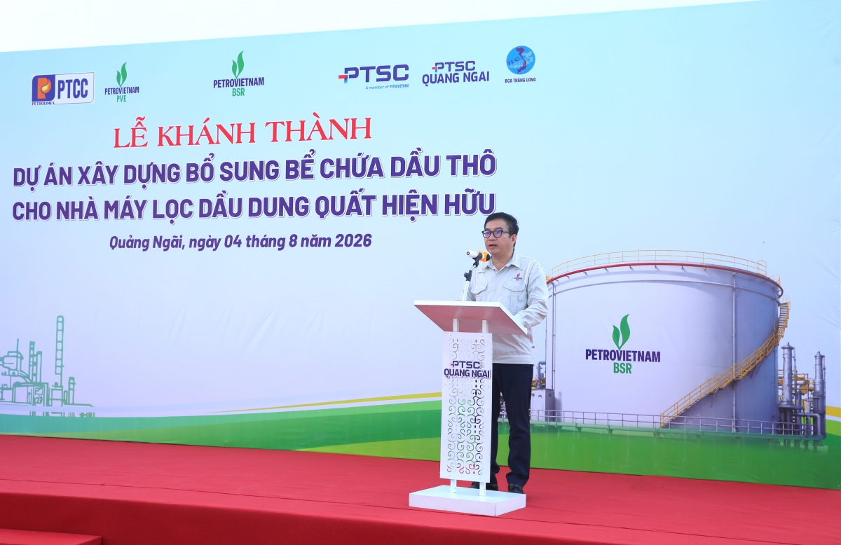 Tổng Giám đốc BSR Nguyễn Việt Thắng: Việc tăng thêm bồn chứa dầu thô giúp Tổng công ty chủ động hơn trong điều hành sản xuất và bảo đảm nguồn nguyên liệu, đồng thời có thêm không gian chứa dầu thô, góp phần bảo đảm an ninh năng lượng quốc gia. Tổng Giám đốc BSR Nguyễn Việt Thắng: Việc tăng thêm bồn chứa dầu thô giúp Tổng công ty chủ động hơn trong điều hành sản xuất và bảo đảm nguồn nguyên liệu, đồng thời có thêm không gian chứa dầu thô, góp phần bảo đảm an ninh năng lượng quốc gia.